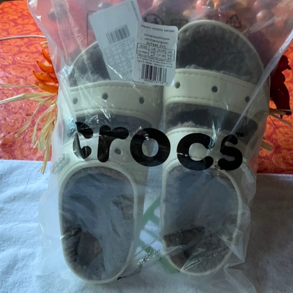 🐊 CROCS CLASSIC COZZZY  SANDALS 🐊 NWT 🐊 - Picture 14 of 16